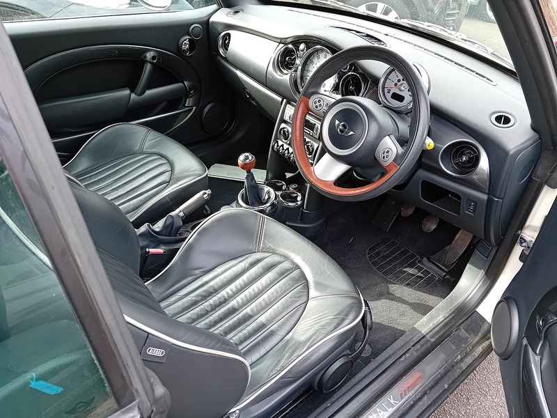 MINI Convertible 1.6 One Sidewalk Convertible 2dr Petrol Manual Euro 4 (90 ps) - U1909