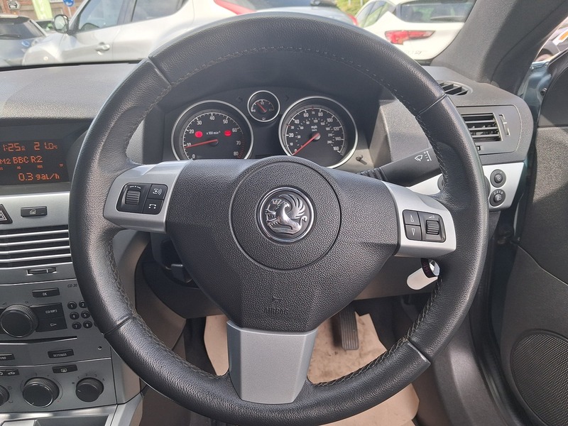 Vauxhall Astra 1.8i Sport Twin Top 2dr Petrol Manual (177 g/km, 138 bhp) - U1937