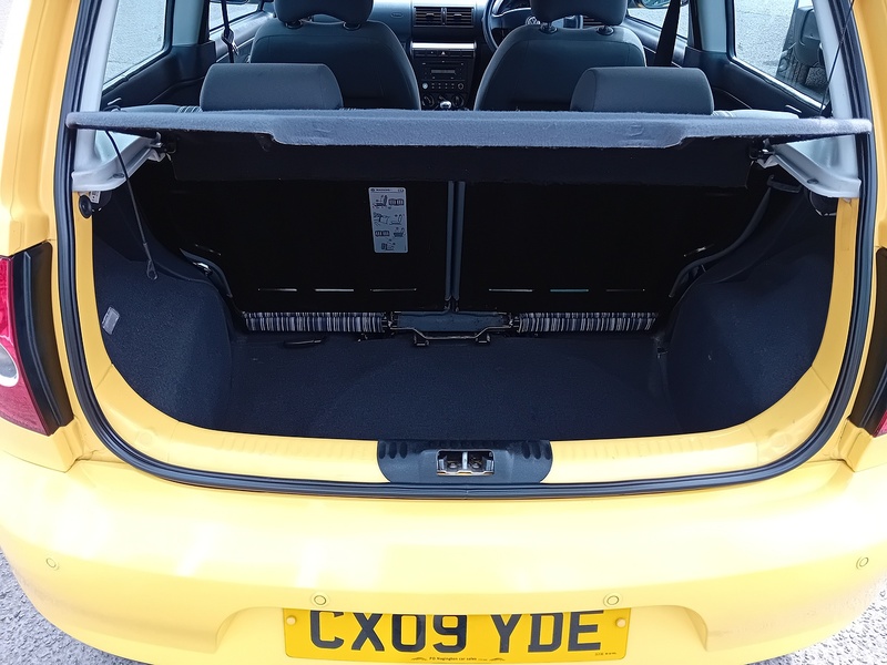Volkswagen Fox 1.2 6V Urban Fox Hatchback 3dr Petrol Manual Euro 4 (55 ps) - U1951