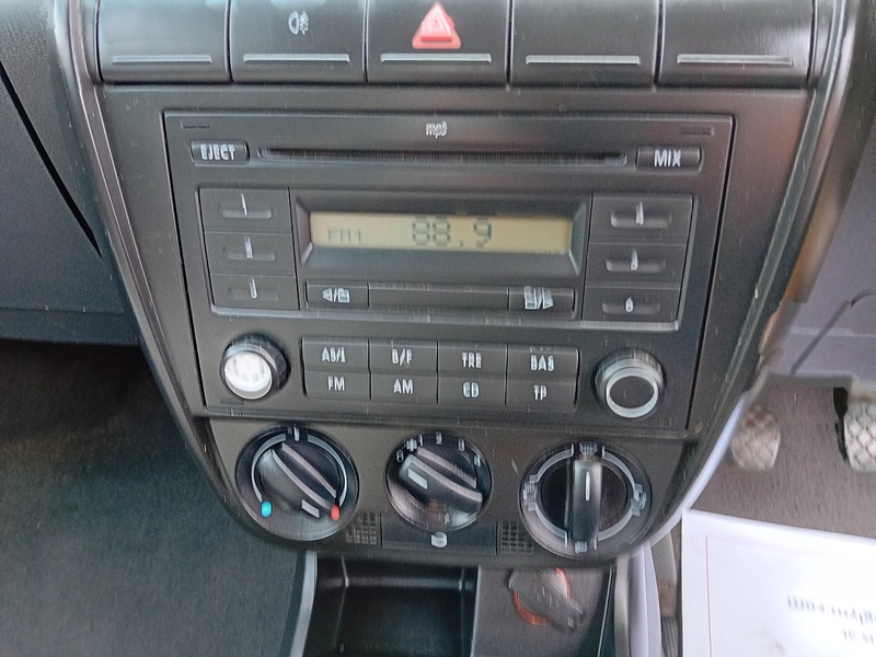 Volkswagen Fox 1.2 6V Urban Fox Hatchback 3dr Petrol Manual Euro 4 (55 ps) - U1951