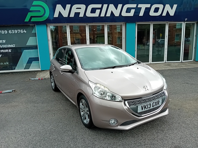 Peugeot 208 1.2 VTi Allure Hatchback 5dr Petrol Manual Euro 5 (82 ps) - U1952