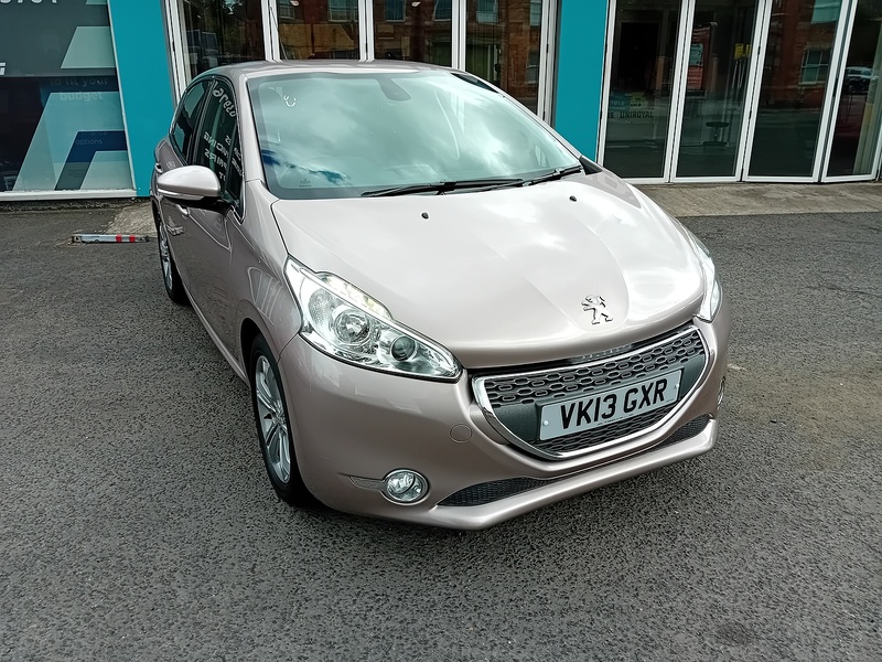 Peugeot 208 1.2 VTi Allure Hatchback 5dr Petrol Manual Euro 5 (82 ps) - U1952