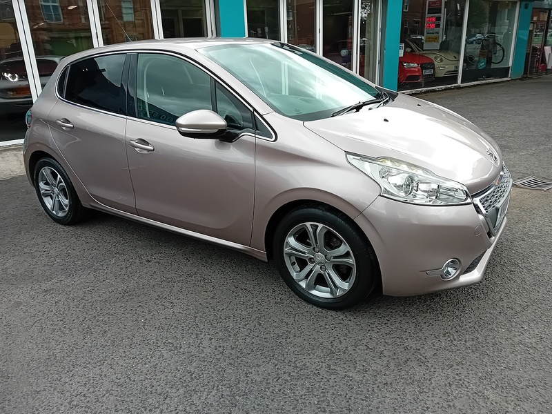 Peugeot 208 1.2 VTi Allure Hatchback 5dr Petrol Manual Euro 5 (82 ps) - U1952