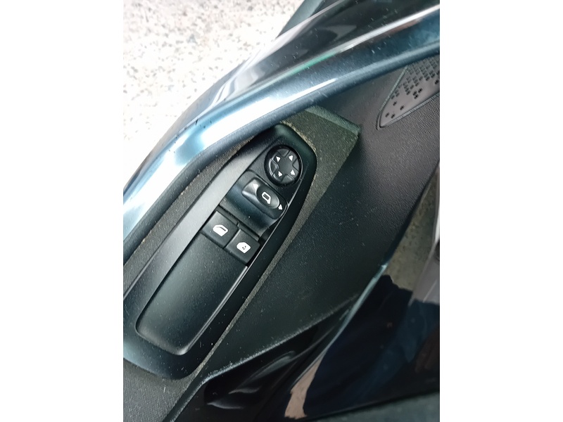Peugeot 208 1.2 VTi Allure Hatchback 5dr Petrol Manual Euro 5 (82 ps) - U1952