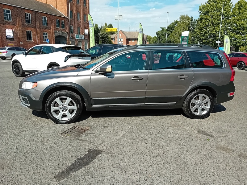 Volvo XC70 2.4 D5 SE Estate 5dr Diesel Geartronic AWD Euro 5 (205 ps) - U1954