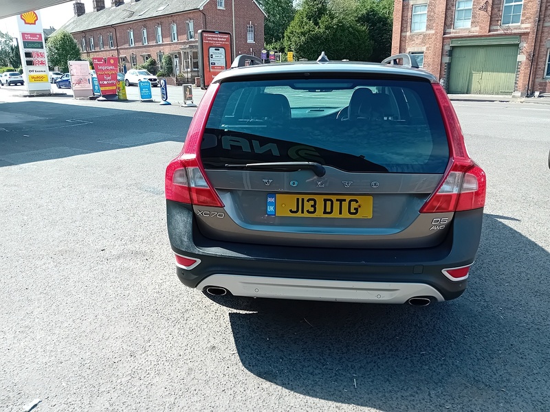 Volvo XC70 2.4 D5 SE Estate 5dr Diesel Geartronic AWD Euro 5 (205 ps) - U1954