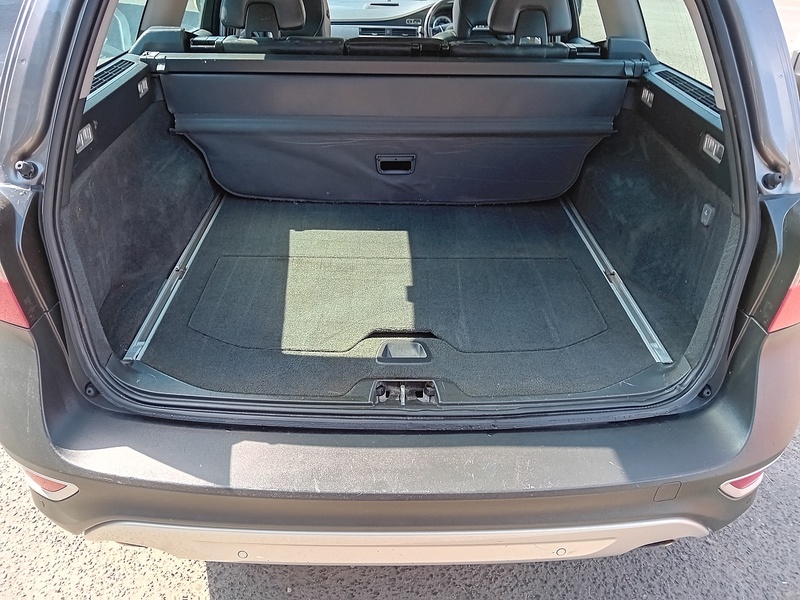 Volvo XC70 2.4 D5 SE Estate 5dr Diesel Geartronic AWD Euro 5 (205 ps) - U1954