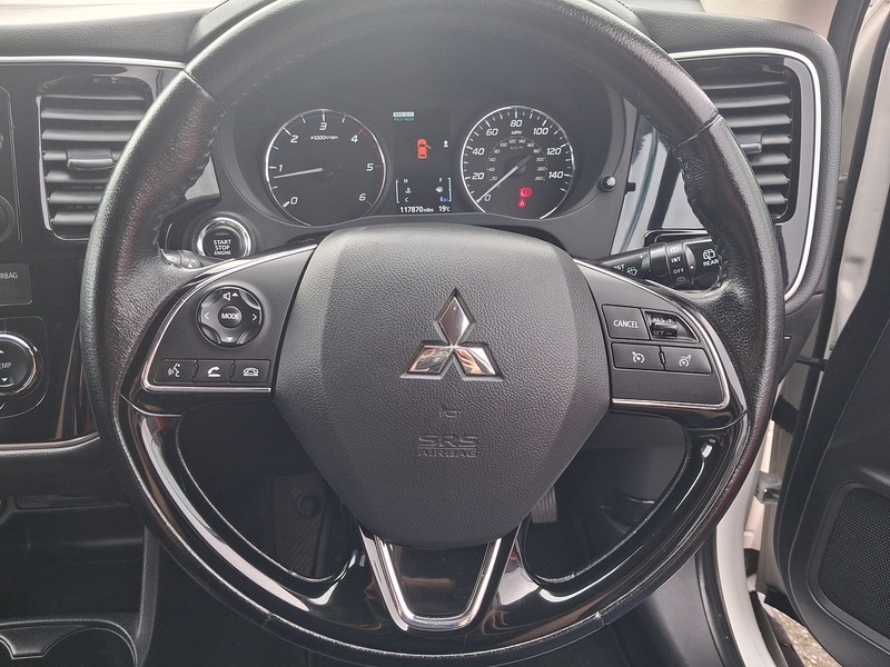 Mitsubishi Outlander 2.2 DI-D GX3 SUV 5dr Diesel Manual 4WD Euro 6 (s/s) (147 ps) - U1968