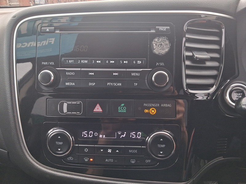 Mitsubishi Outlander 2.2 DI-D GX3 SUV 5dr Diesel Manual 4WD Euro 6 (s/s) (147 ps) - U1968