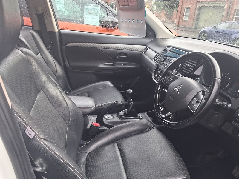 Mitsubishi Outlander 2.2 DI-D GX3 SUV 5dr Diesel Manual 4WD Euro 6 (s/s) (147 ps) - U1968