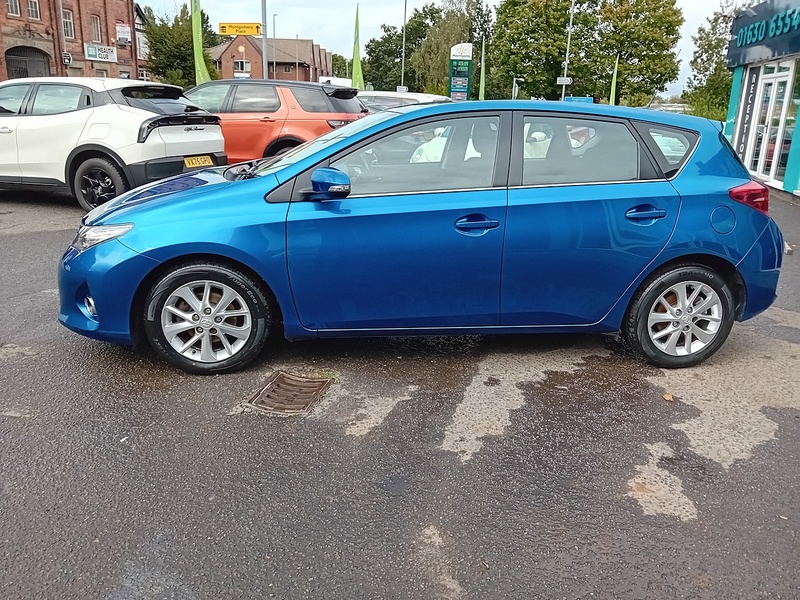 Toyota Auris 1.33 Dual VVT-i Icon Hatchback 5dr Petrol Manual Euro 5 (s/s) (101 ps) - U1988