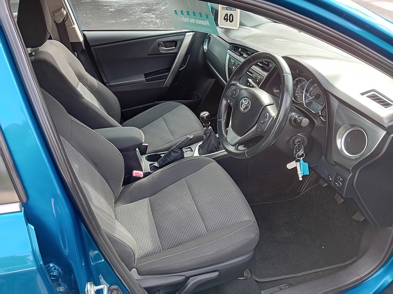 Toyota Auris 1.33 Dual VVT-i Icon Hatchback 5dr Petrol Manual Euro 5 (s/s) (101 ps) - U1988