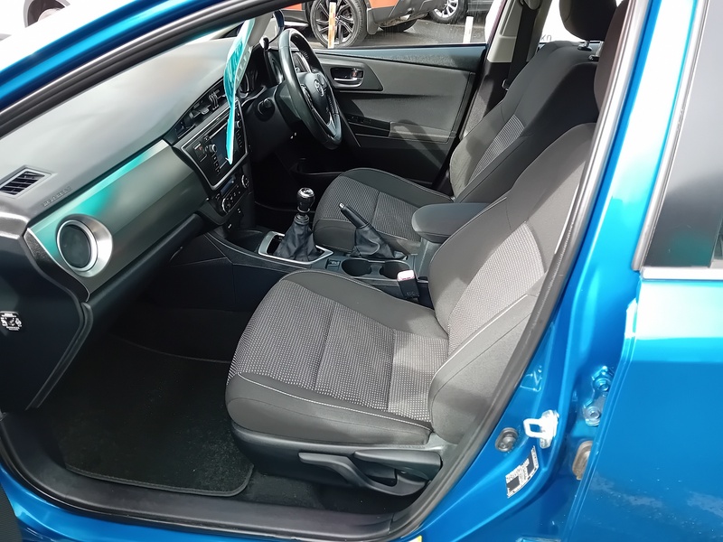 Toyota Auris 1.33 Dual VVT-i Icon Hatchback 5dr Petrol Manual Euro 5 (s/s) (101 ps) - U1988