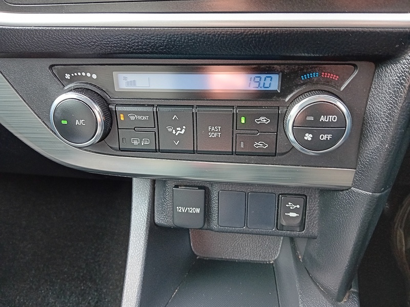 Toyota Auris 1.33 Dual VVT-i Icon Hatchback 5dr Petrol Manual Euro 5 (s/s) (101 ps) - U1988
