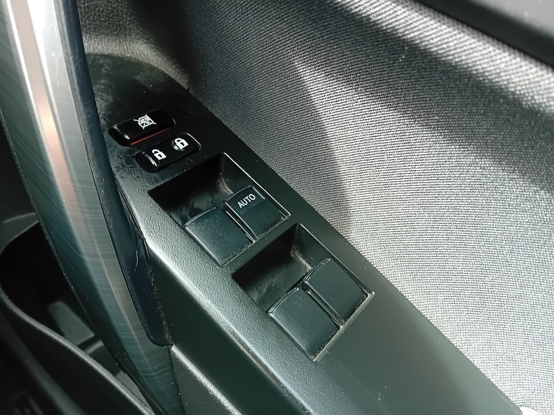Toyota Auris 1.33 Dual VVT-i Icon Hatchback 5dr Petrol Manual Euro 5 (s/s) (101 ps) - U1988