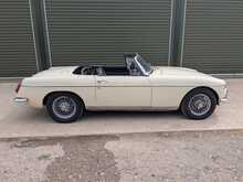 MG MGB  - U136