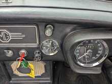MG MGB  - U136
