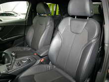 Audi Q2 TFSI Black Edition 