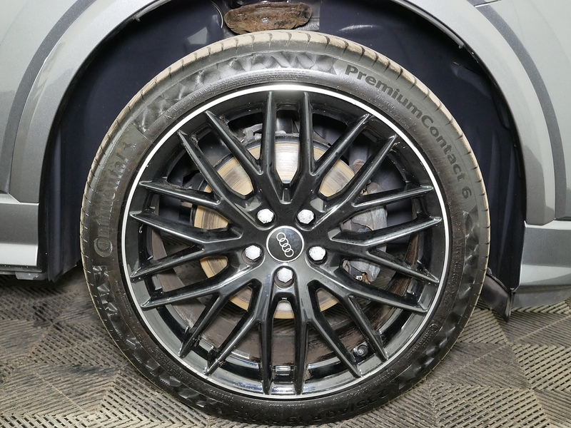 Audi 1.0 TFSI 30 Black Edition SUV 5dr Petrol Manual Euro 6 (s/s) (116 ps)