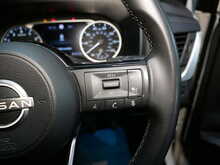 Nissan Qashqai DIG-T MHEV Acenta Premium 