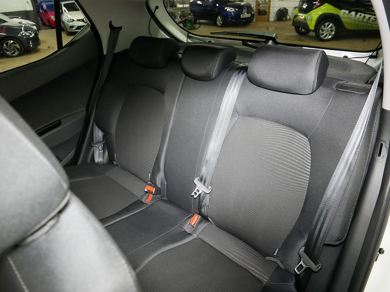 Hyundai 1.2 Premium SE Hatchback 5dr Petrol Manual Euro 6 (87 ps)