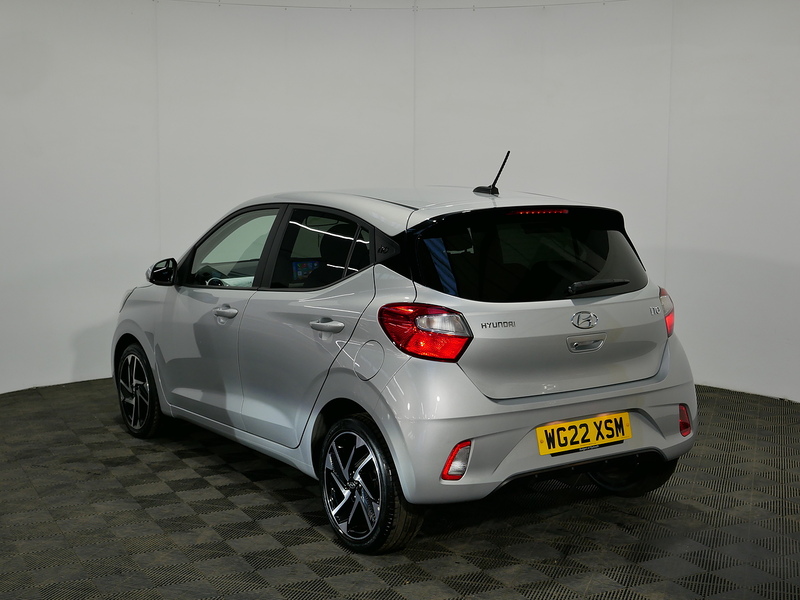 Hyundai 1.2 Premium Hatchback 5dr Petrol Auto Euro 6 (s/s) (84 ps)