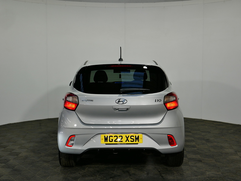 Hyundai 1.2 Premium Hatchback 5dr Petrol Auto Euro 6 (s/s) (84 ps)