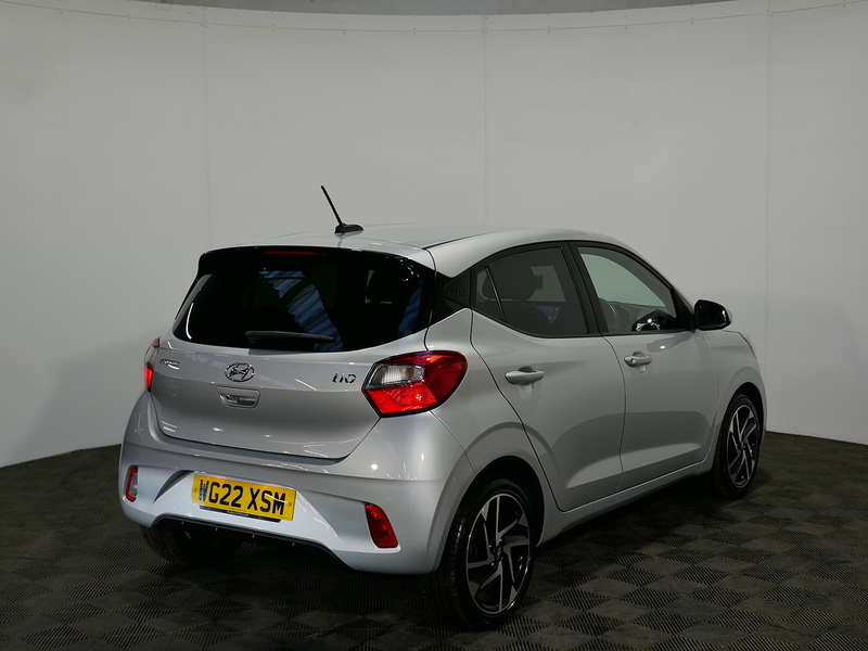 Hyundai 1.2 Premium Hatchback 5dr Petrol Auto Euro 6 (s/s) (84 ps)