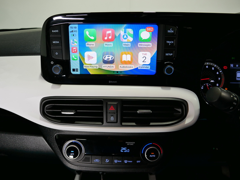 Hyundai 1.2 Premium Hatchback 5dr Petrol Auto Euro 6 (s/s) (84 ps)