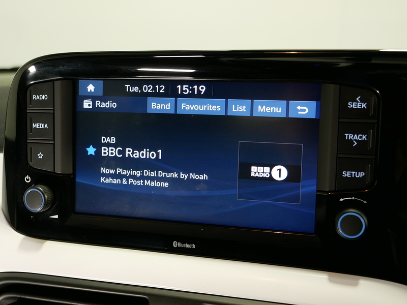 Hyundai 1.2 Premium Hatchback 5dr Petrol Auto Euro 6 (s/s) (84 ps)