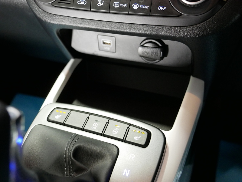 Hyundai 1.2 Premium Hatchback 5dr Petrol Auto Euro 6 (s/s) (84 ps)