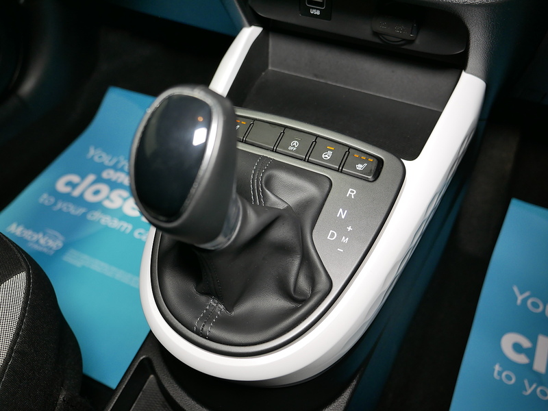 Hyundai 1.2 Premium Hatchback 5dr Petrol Auto Euro 6 (s/s) (84 ps)