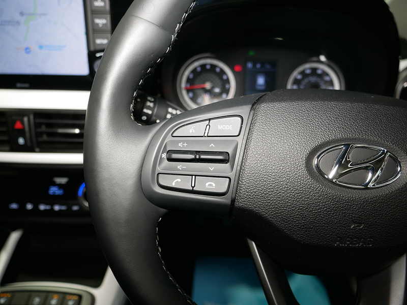 Hyundai 1.2 Premium Hatchback 5dr Petrol Auto Euro 6 (s/s) (84 ps)