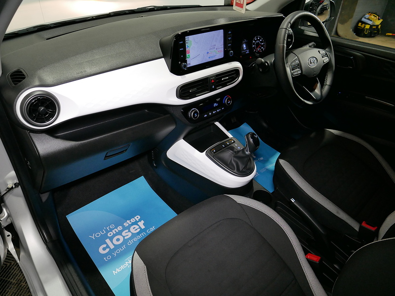 Hyundai 1.2 Premium Hatchback 5dr Petrol Auto Euro 6 (s/s) (84 ps)