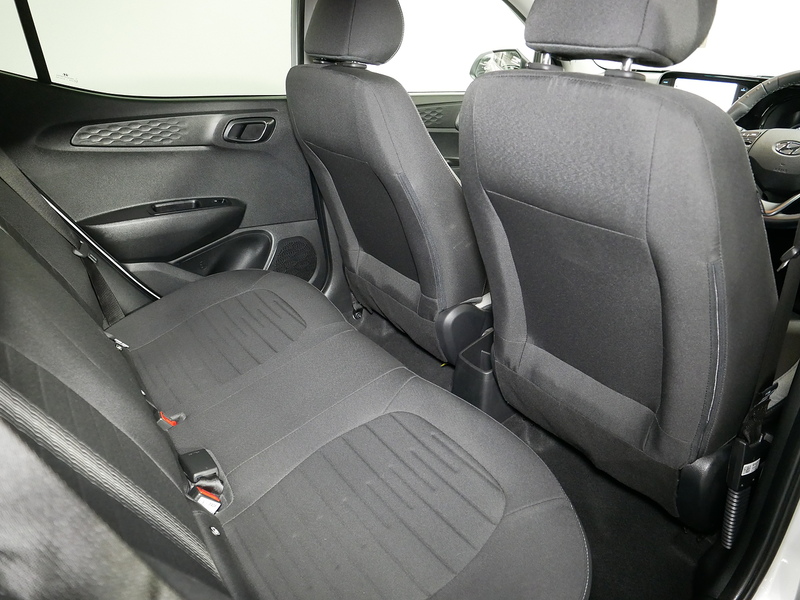 Hyundai 1.2 Premium Hatchback 5dr Petrol Auto Euro 6 (s/s) (84 ps)