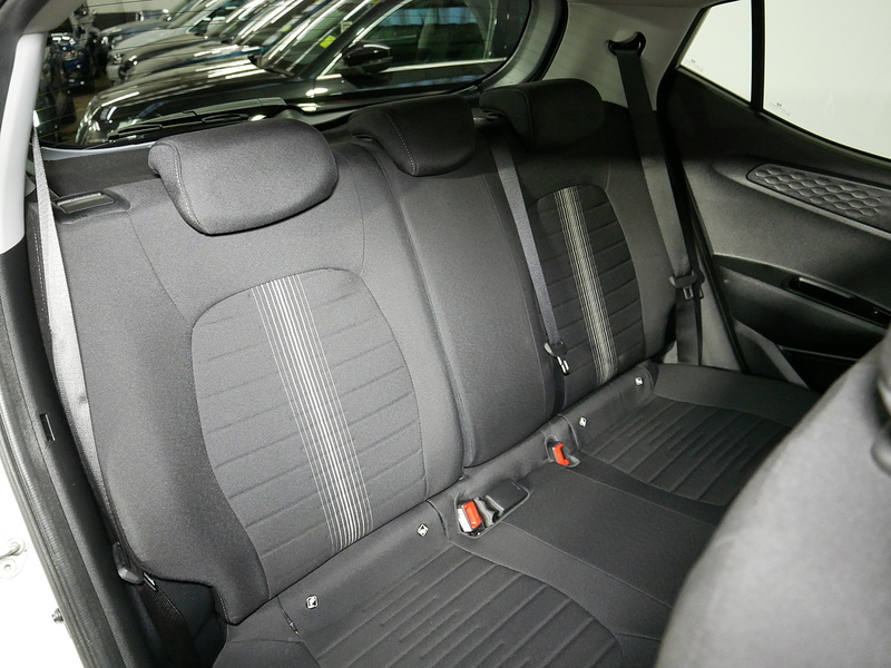 Hyundai 1.2 Premium Hatchback 5dr Petrol Auto Euro 6 (s/s) (84 ps)