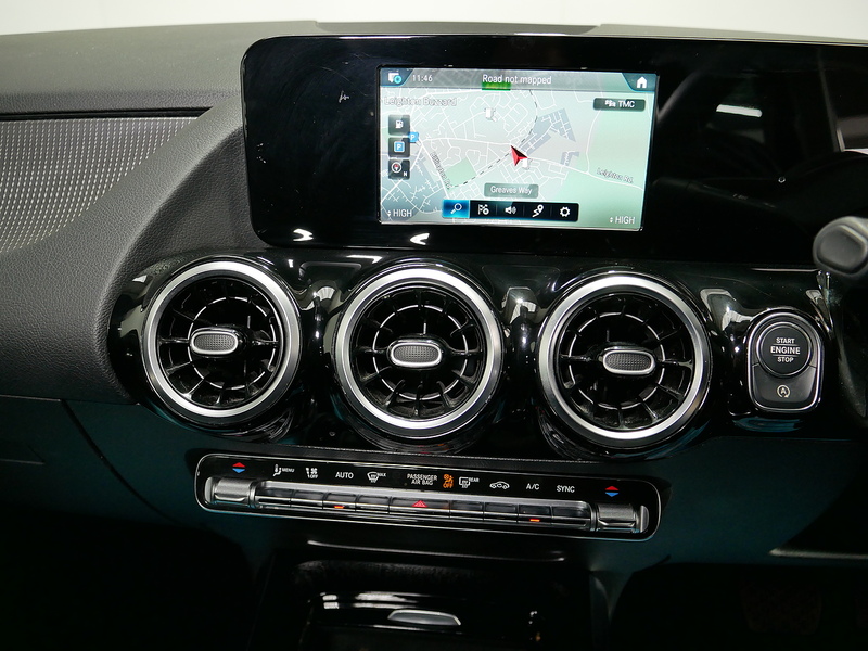 Mercedes-Benz GLA GLA200 Sport - U4127