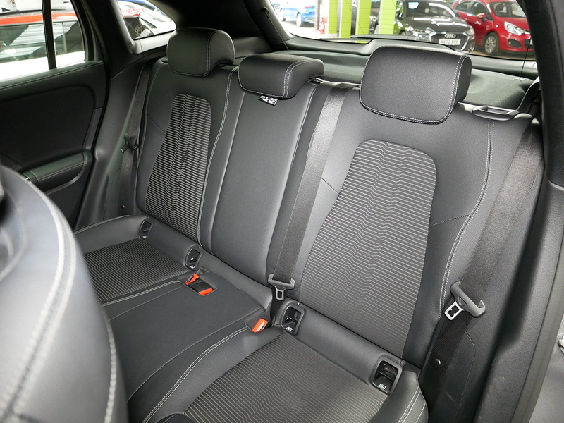 Mercedes-Benz GLA GLA200 Sport - U4127