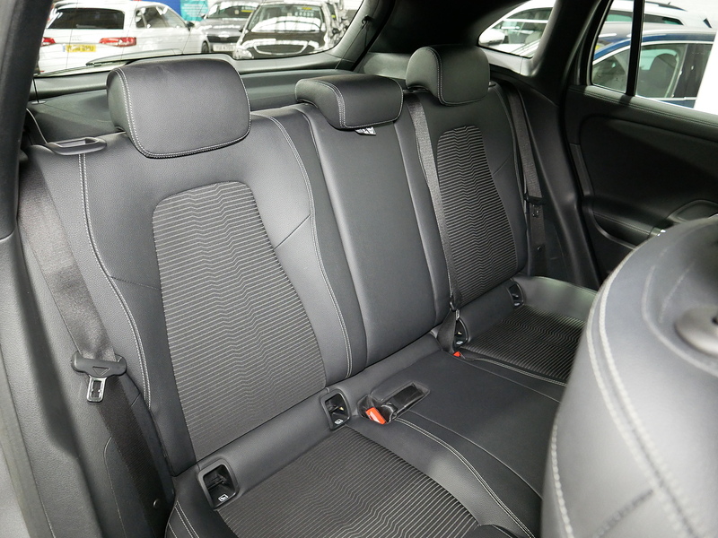 Mercedes-Benz GLA GLA200 Sport - U4127