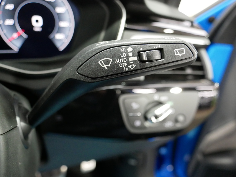 Audi A4 Avant TFSI Black Edition - U4166