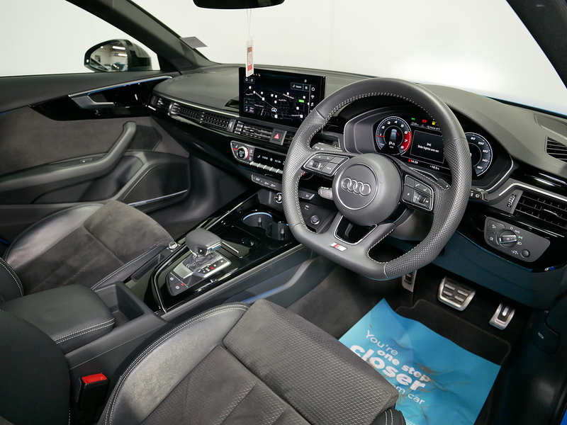 Audi A4 Avant TFSI Black Edition - U4166