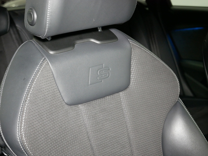 Audi A4 Avant TFSI Black Edition - U4166