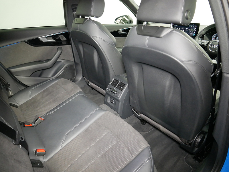 Audi A4 Avant TFSI Black Edition - U4166