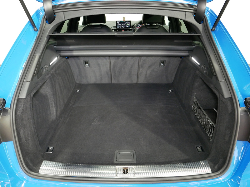 Audi A4 Avant TFSI Black Edition - U4166