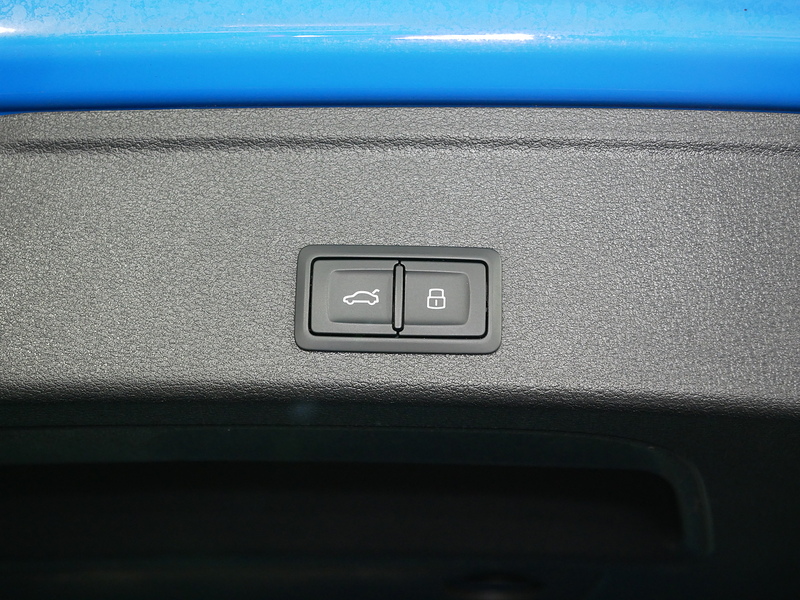 Audi A4 Avant TFSI Black Edition - U4166