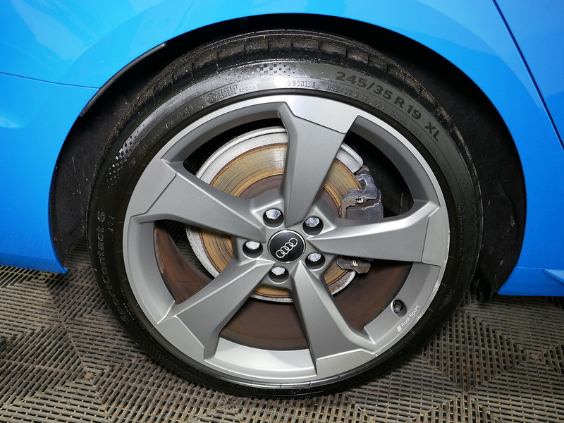 Audi A4 Avant TFSI Black Edition - U4166