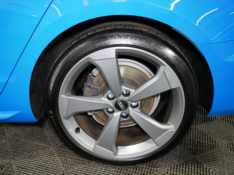 Audi A4 Avant TFSI Black Edition - U4166