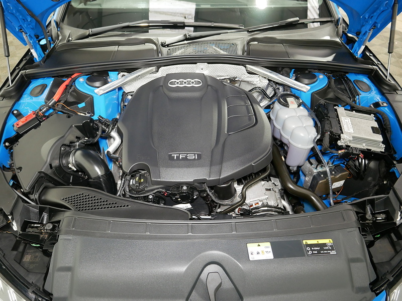 Audi A4 Avant TFSI Black Edition - U4166