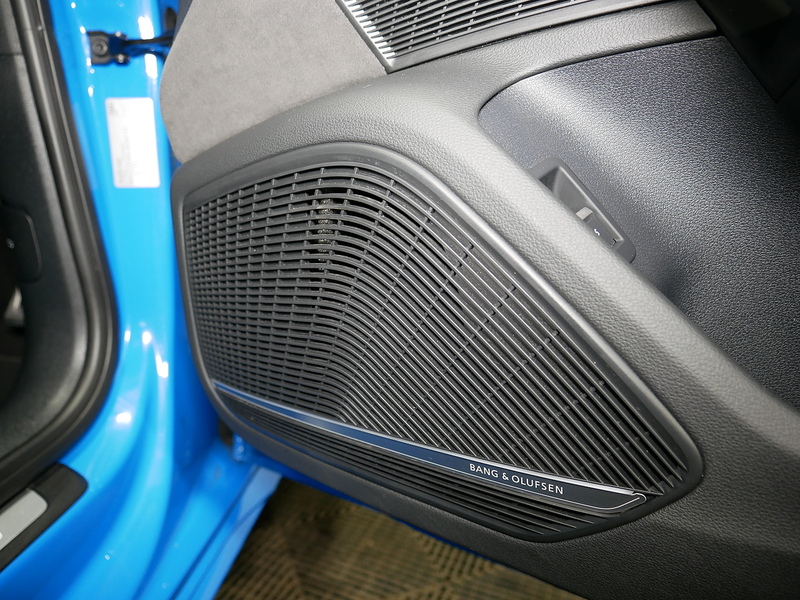 Audi A4 Avant TFSI Black Edition - U4166