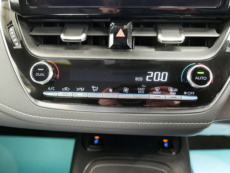 Toyota Corolla VVT-h Design - U4232